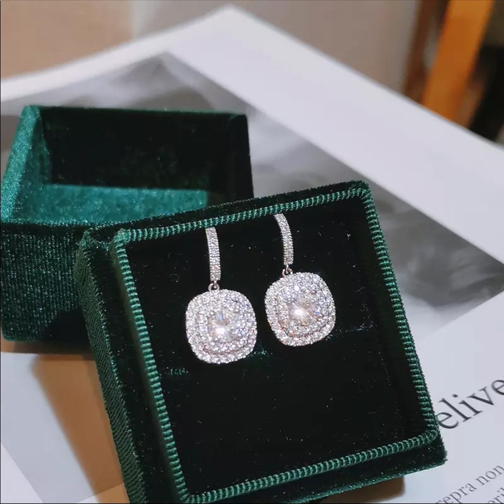 New Luxury Cubic Zirconia Jewelry - Picture 1 of 2